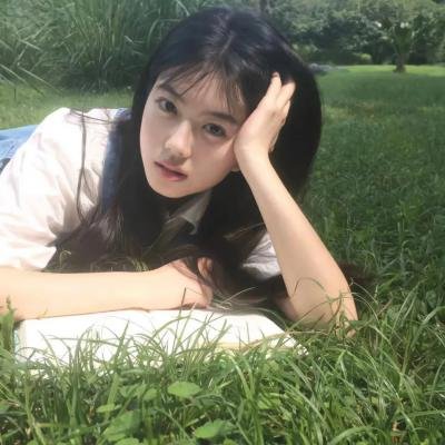 女大学生